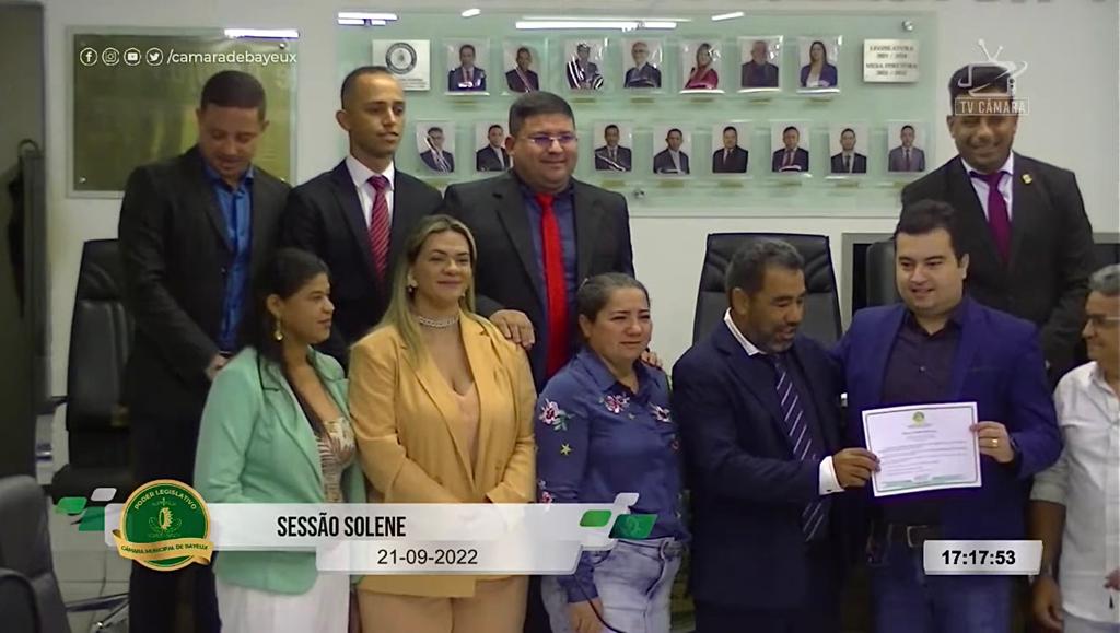 Jornalista Paulo Neto recebe Título de Cidadão Bayeuxense durante Sessão Solene na Câmara Municipal