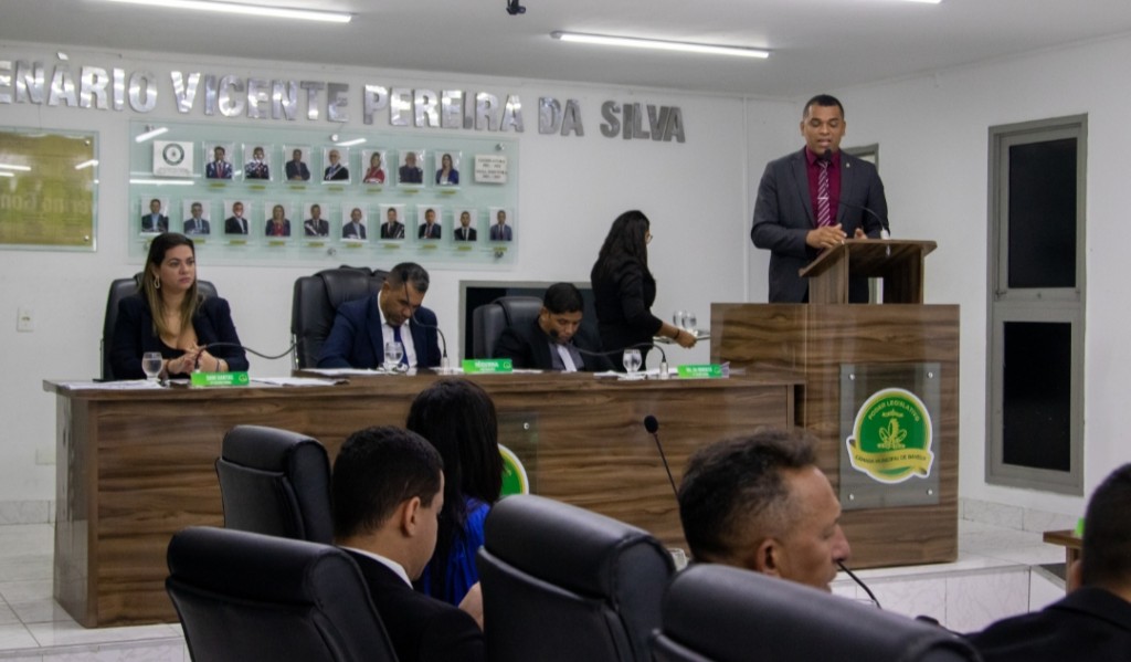 Vereadores aprovam projetos relacionados à previdência e folha do município e reclamam da falta de atenção do Governo